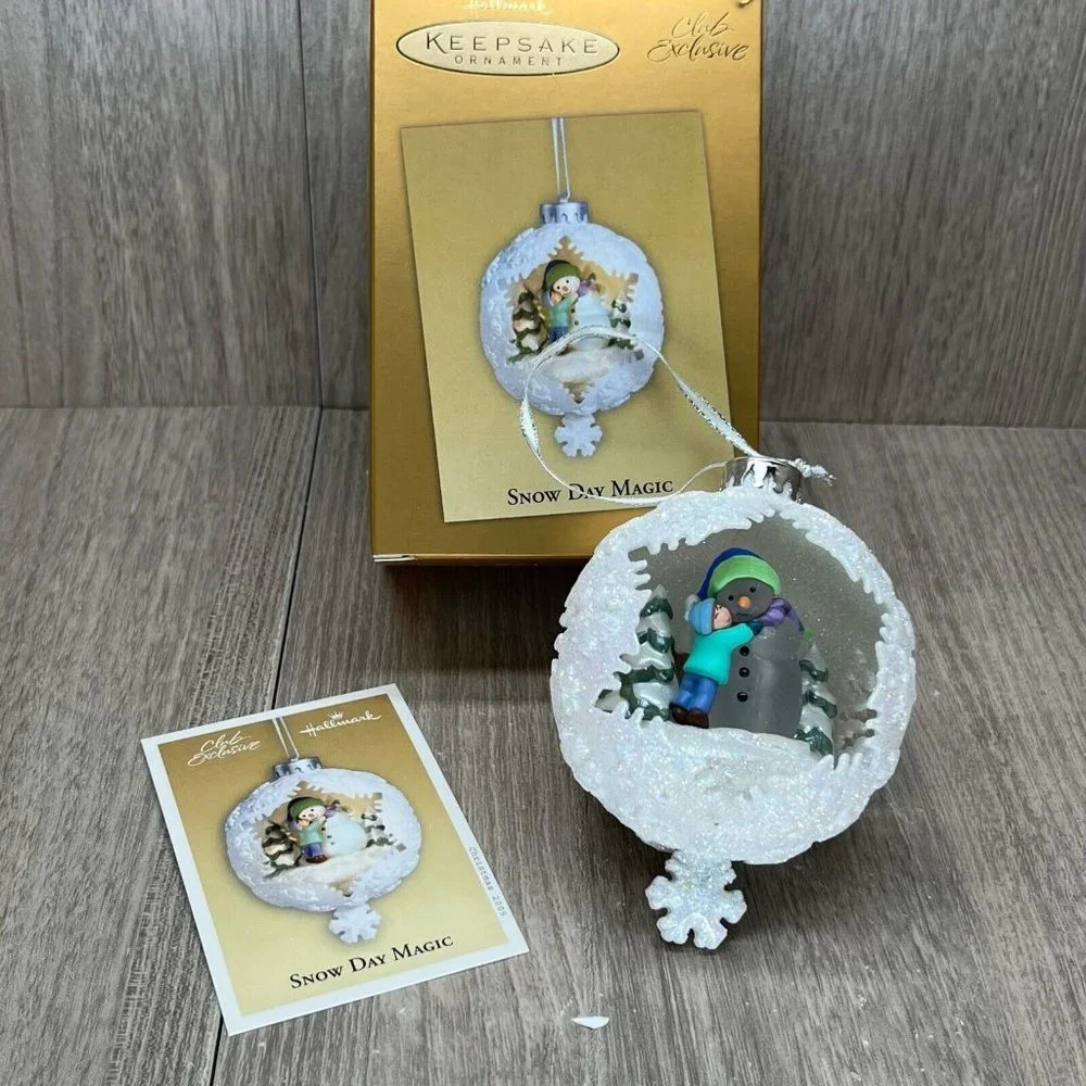 2005 Hallmark Keepsake Snow Day Magic Club Exclusive Collector Series Ornament